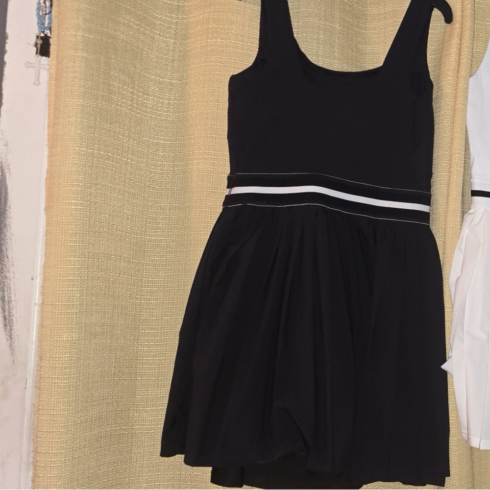 Tennis black dresss shorts under pockets for phone
